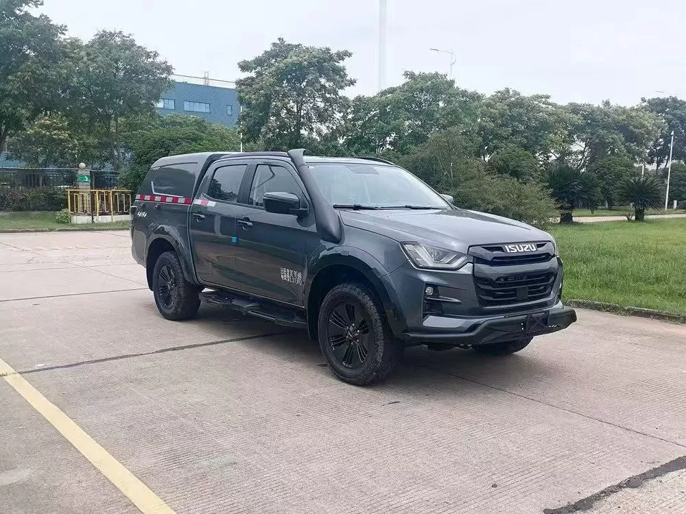 بيك اب ايسوزو D-MAX معدل مع مظلة مقاومة للماء قابلة للفصل لتخزين آمن للبضائع