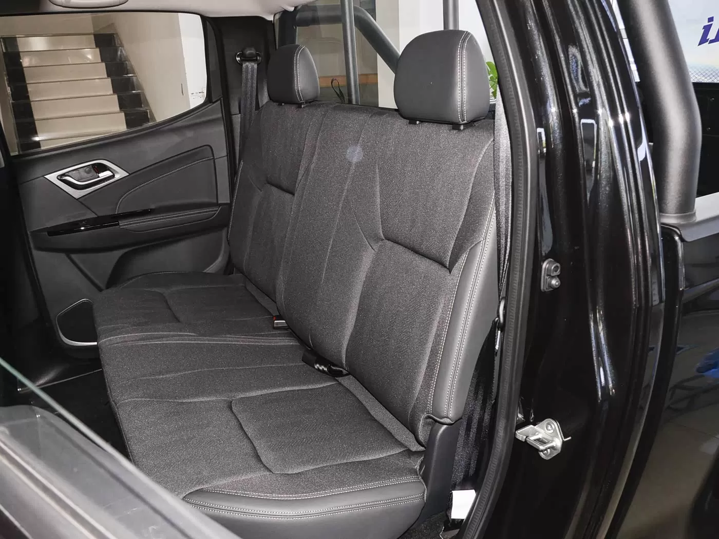 شاحنة بيك اب Isuzu RE-MAX 2.8T Manual 2WD - شاحنة بيك اب عالية الأداء من حيث التكلفة للبيع