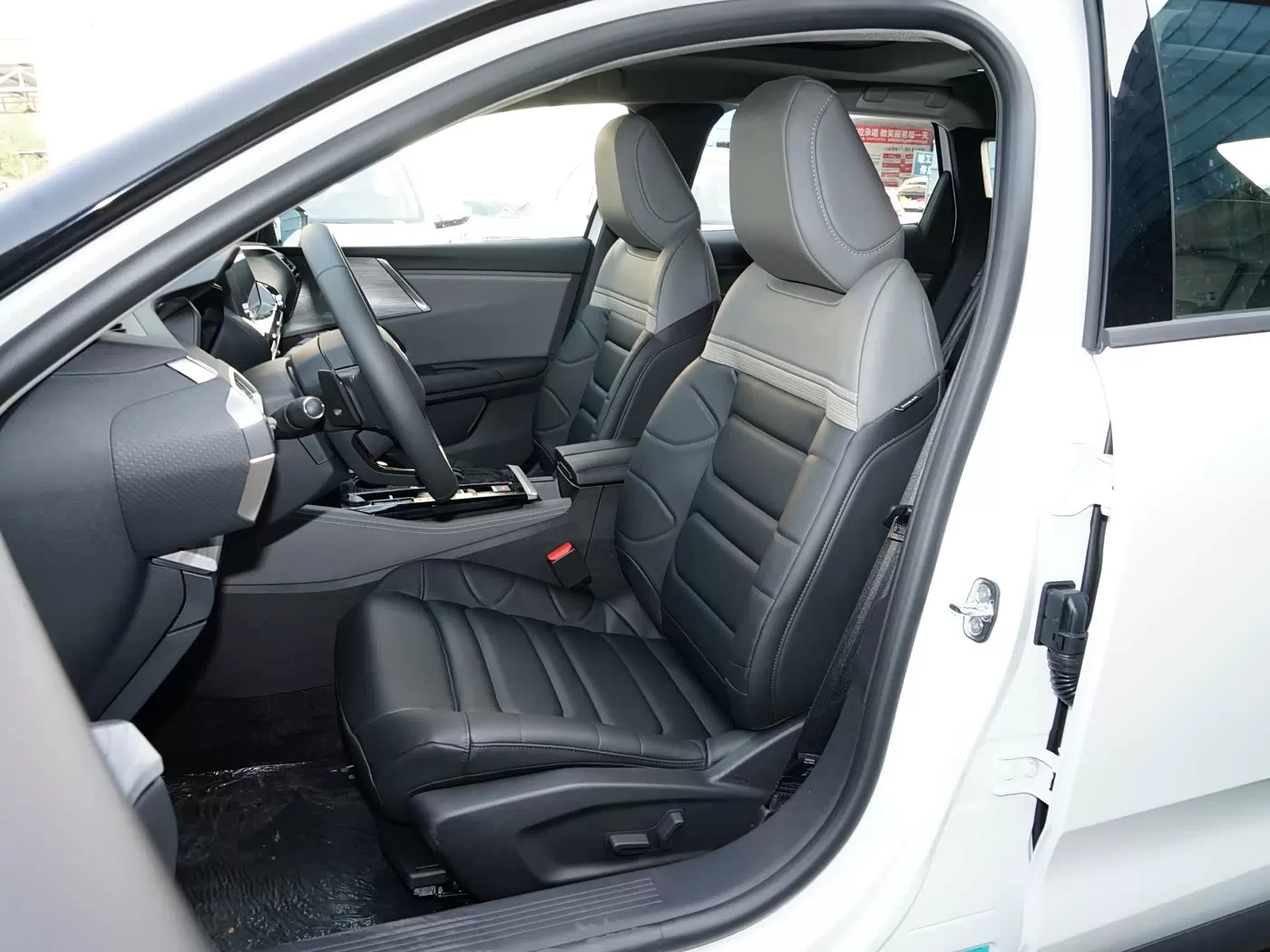 سيارة دونغفنغ سيتروين فيرساي C5X مستعملة للبيع – شركة سيلو لتصدير السيارات