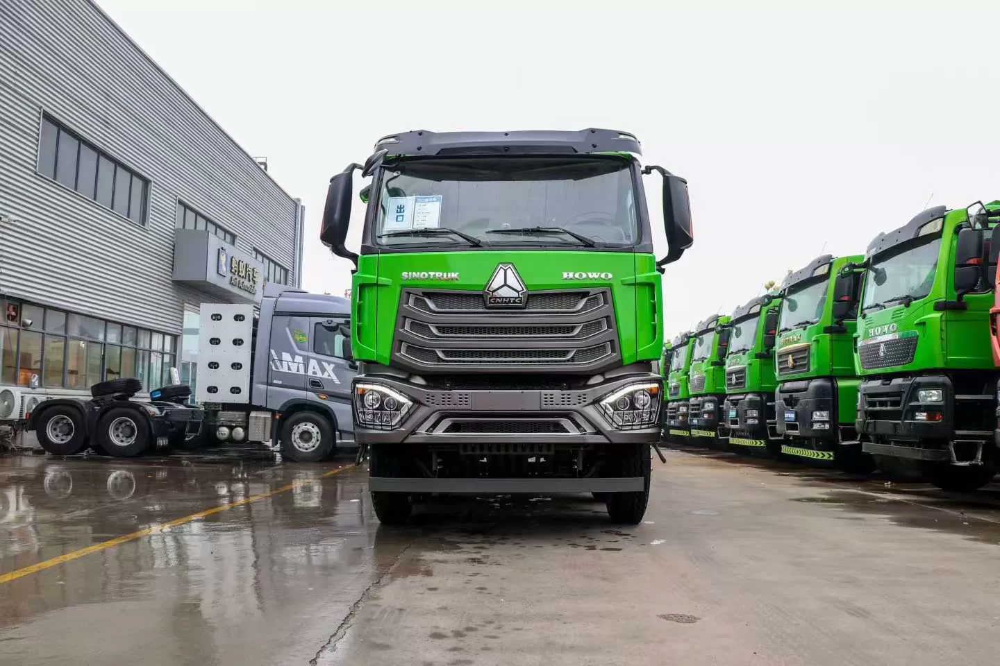 شاحنة قلابة Howo N5 TX 8×4 شاحنة قلابة مستعملة بمعايير الانبعاثات الصينية VI للبيع