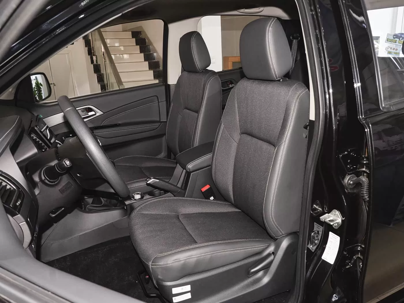 شاحنة بيك اب Isuzu RE-MAX 2.8T Manual 2WD - شاحنة بيك اب عالية الأداء من حيث التكلفة للبيع