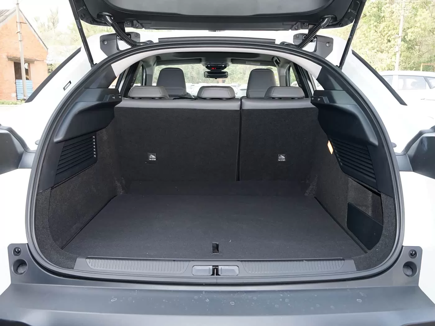 سيارة دونغفنغ سيتروين فيرساي C5X مستعملة للبيع – شركة سيلو لتصدير السيارات