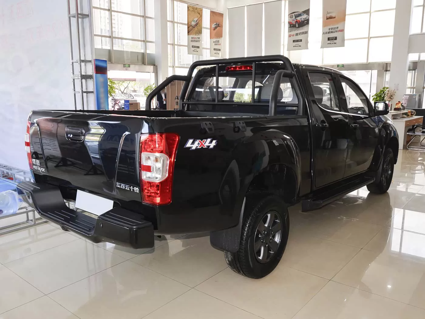 شاحنة بيك اب Isuzu RE-MAX 2.8T Manual 2WD - شاحنة بيك اب عالية الأداء من حيث التكلفة للبيع